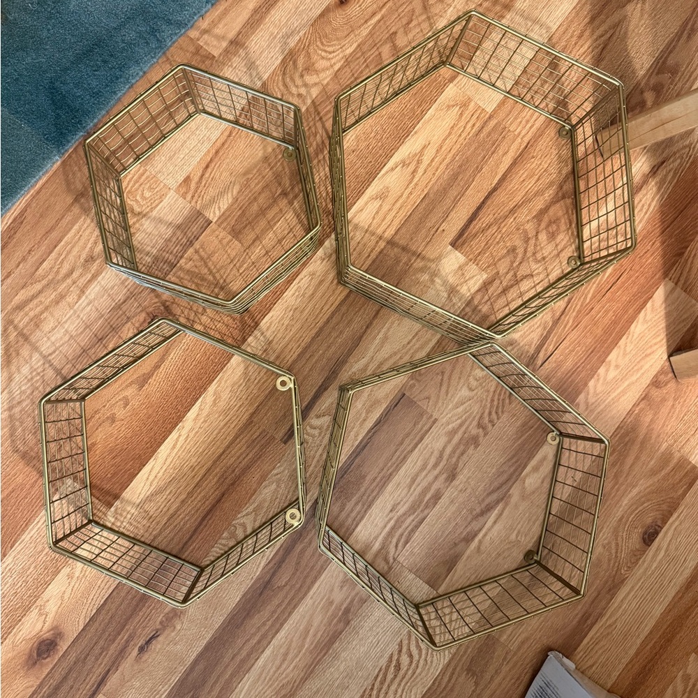 Set of 4 Hexagon Wire hanging shelves - Metallic Gold